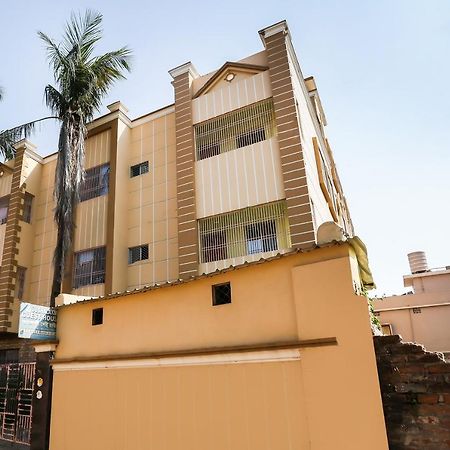Oyo 68370 Subhalaxmi Guest House Пури Екстериор снимка